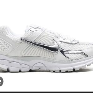 Women’s Nike Zoom Vomero 5 White/Pure Platinum/Metallic Silver